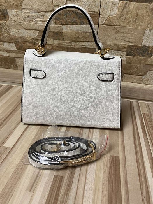 Модерна дамска чанта ЕрмесЛюкс копие!