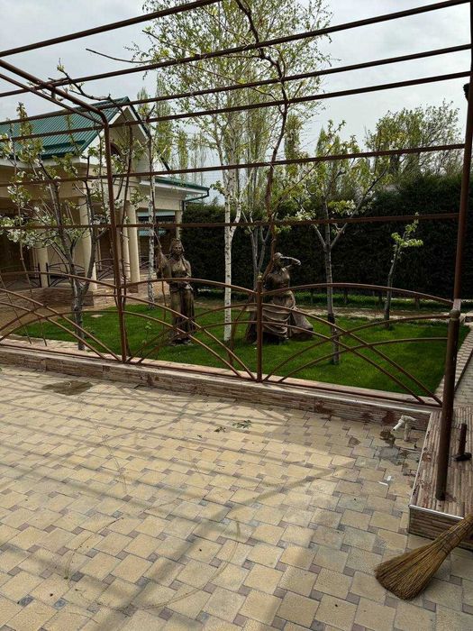 Дом дача у реки с бассейном