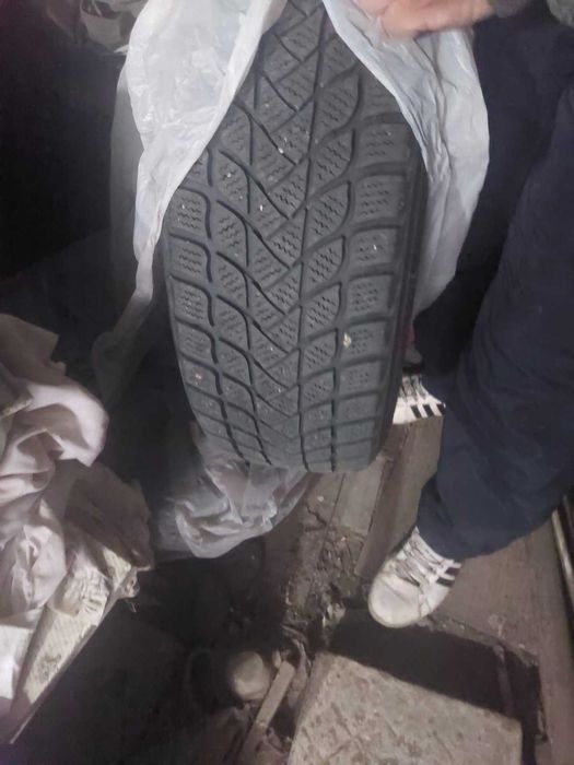 Автомоблни гуми-зимни, 3 бр.+ 4 бр. Джанти