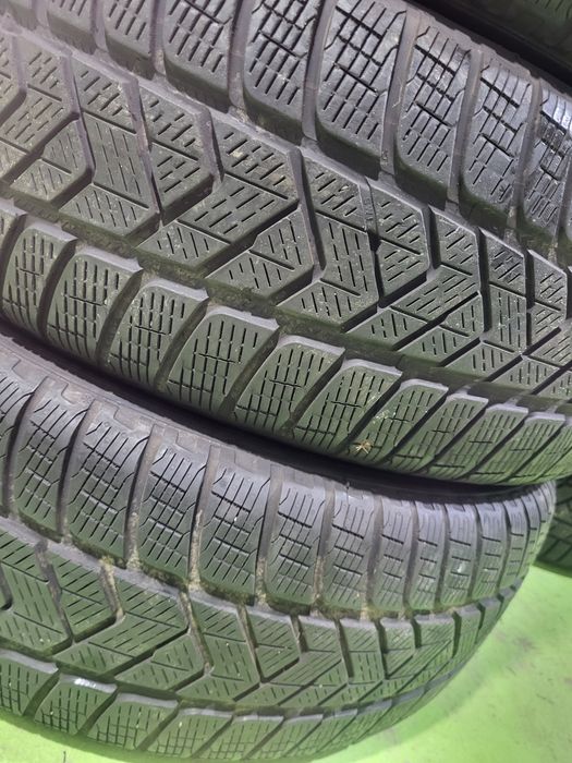 4 бр зимни 235/65/17 Pirelli