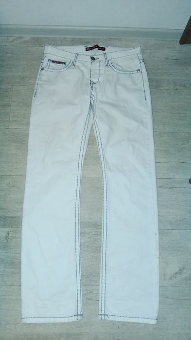 джинсы слим фит,белые,