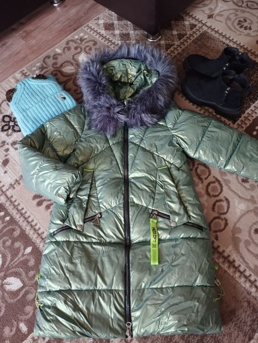 Продам зимнюю куртку на девочку
