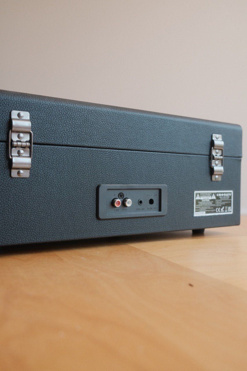 Crosley Voyager CR8017B Портативен Грамофон - За Ремонт
