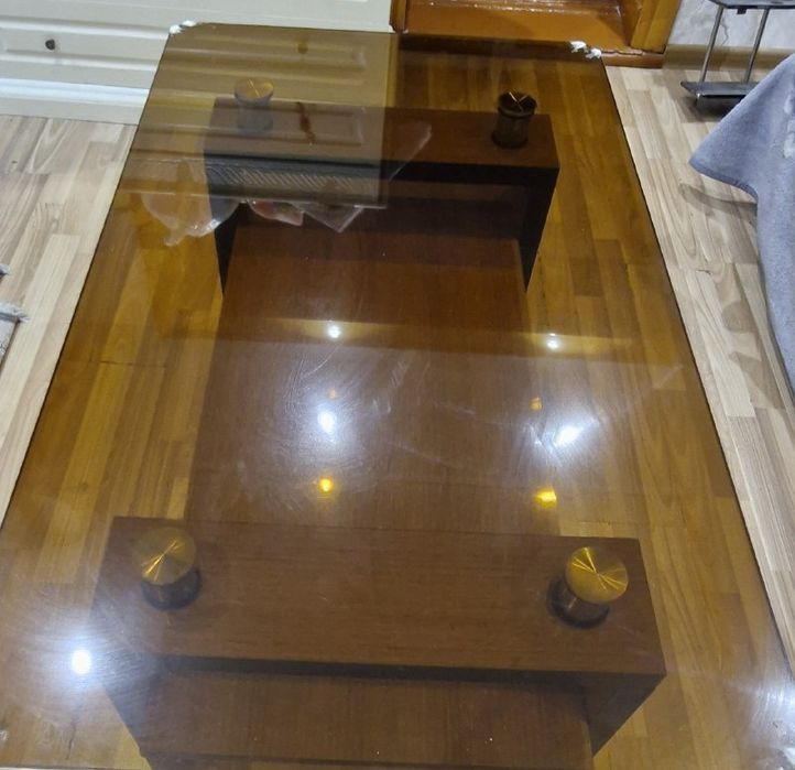 Журнальный стол в хорошем состоянии.