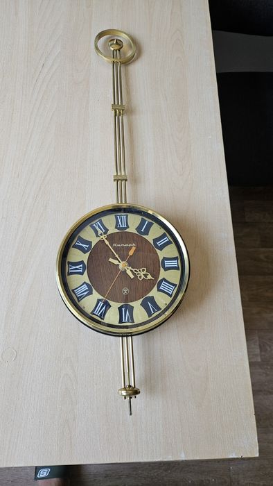 Antikvar soat sotiladi Yantar