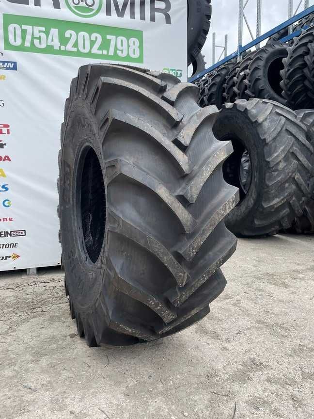Anvelope noi 23.1-26 cu 14 pliuri marca BKT pentru combina