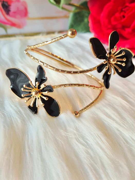 Bratara aurie cu flori negre