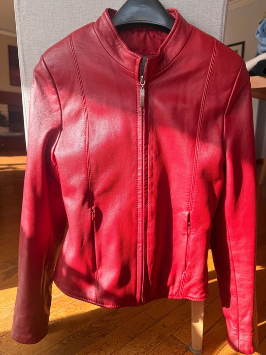 Червено кожено яке