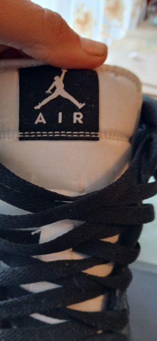 Vând adidasi jordan