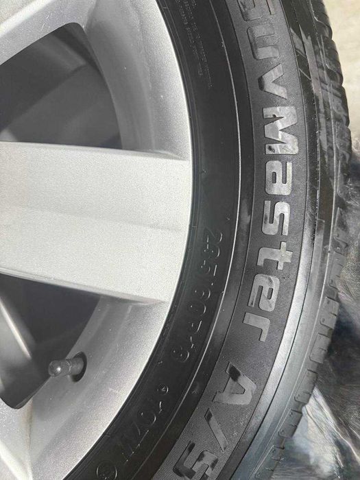 Продам комплект шины + диски