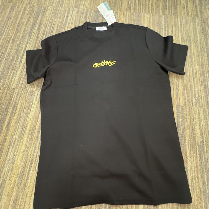 Compleu off white tricou si pantaloni scurti