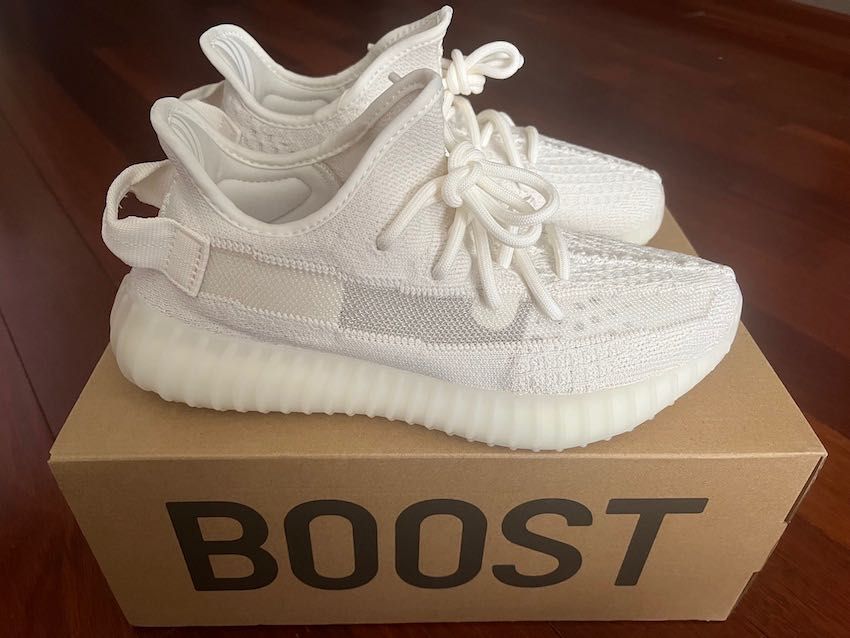 Нови, оригинални маратонки Adidas Yeezy Boost 350 V2 bone, размер 40