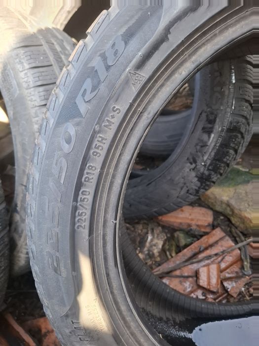 Vand 2 sau 4 anvelope 225 50 18 continental ranflet de iarna bune
