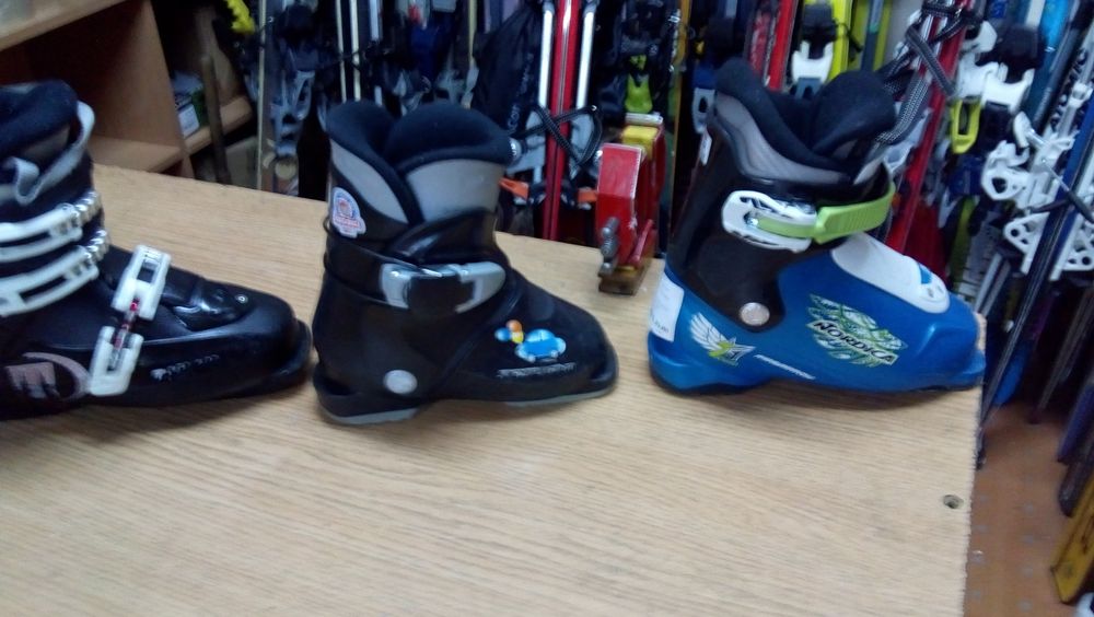Детски ски обувки цени от 30  до 50 лв.