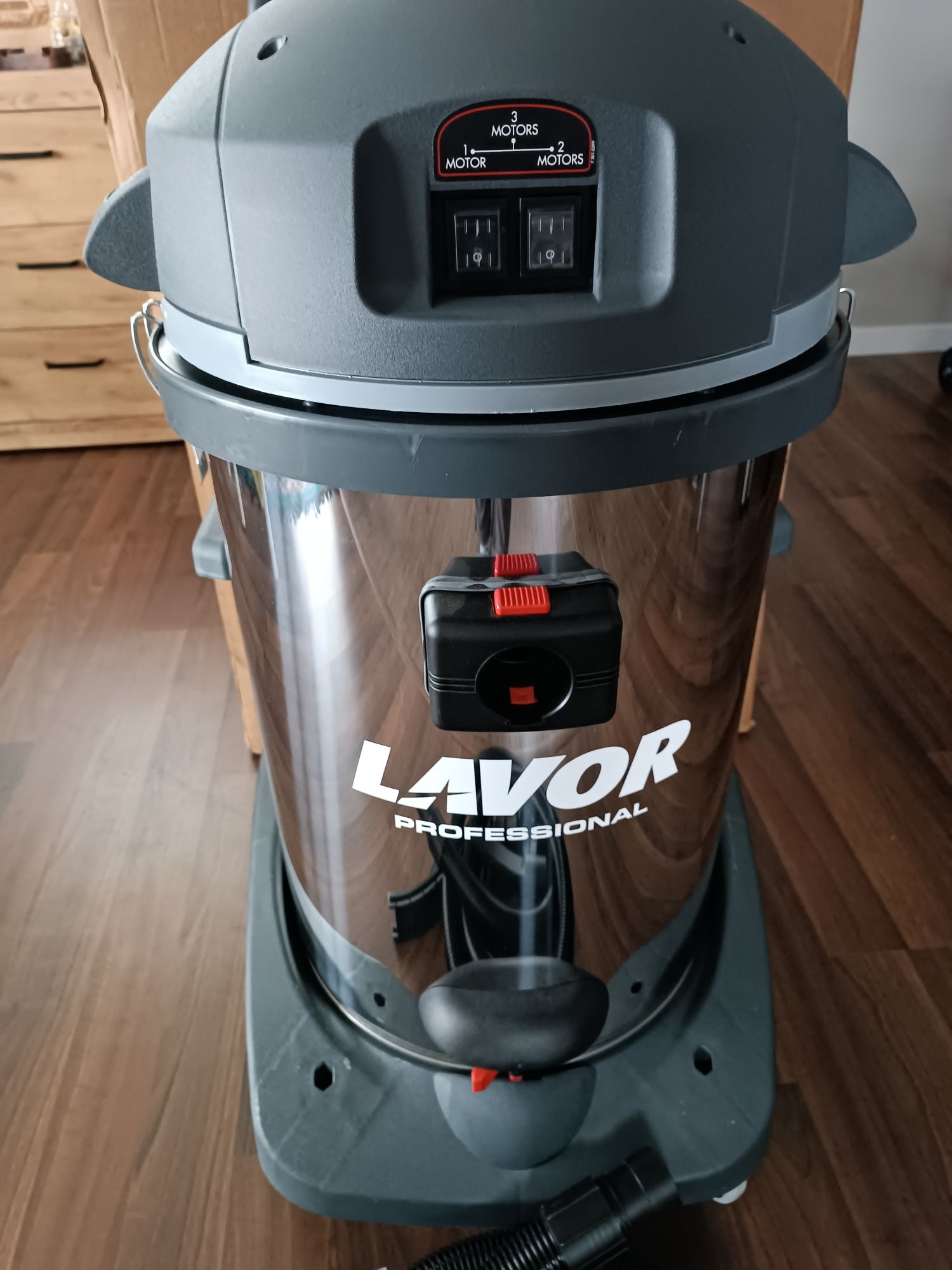 Lavor TAURUS IR три-моторна 3х1200W
№ в каталога: BG3381
Артикулен