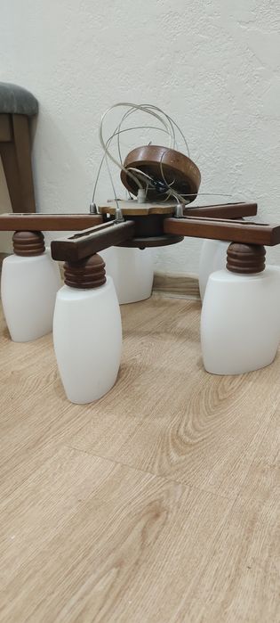 Люстра деревянная