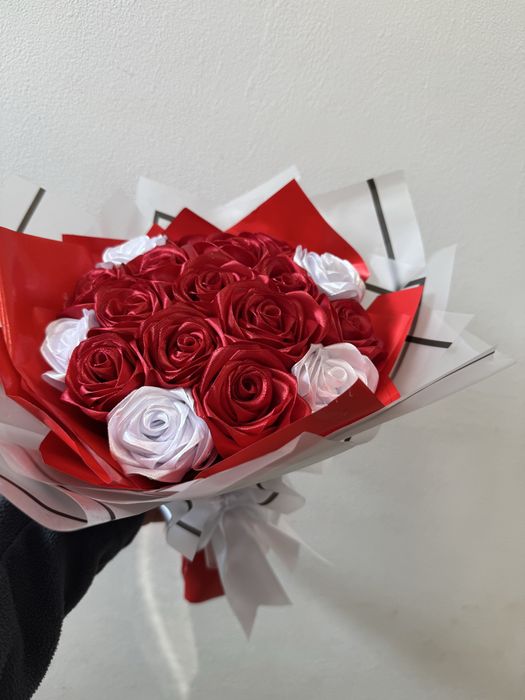 Buchete din flori de satin