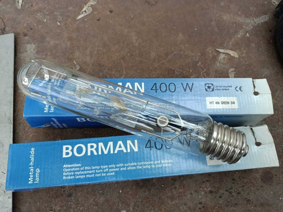 Лампа металлогалогенная 400 W зелёного цвета