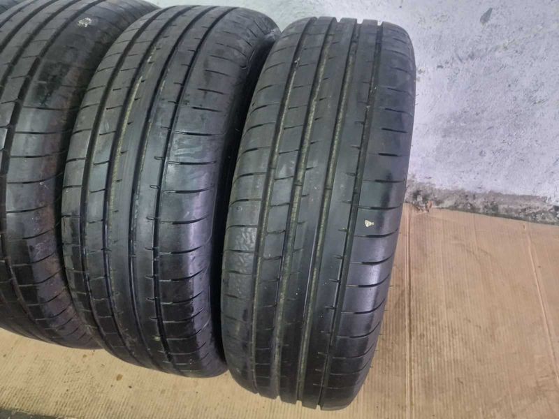 4 Goodyear R17 235/65/ 
летни гуми 
DOT3221