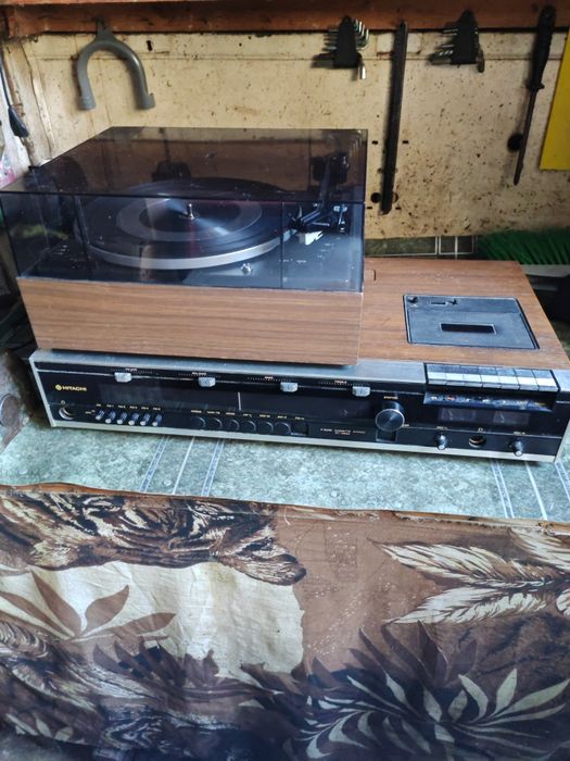 Hitachi  ST2650 радио касетофон и грамофон Dual
