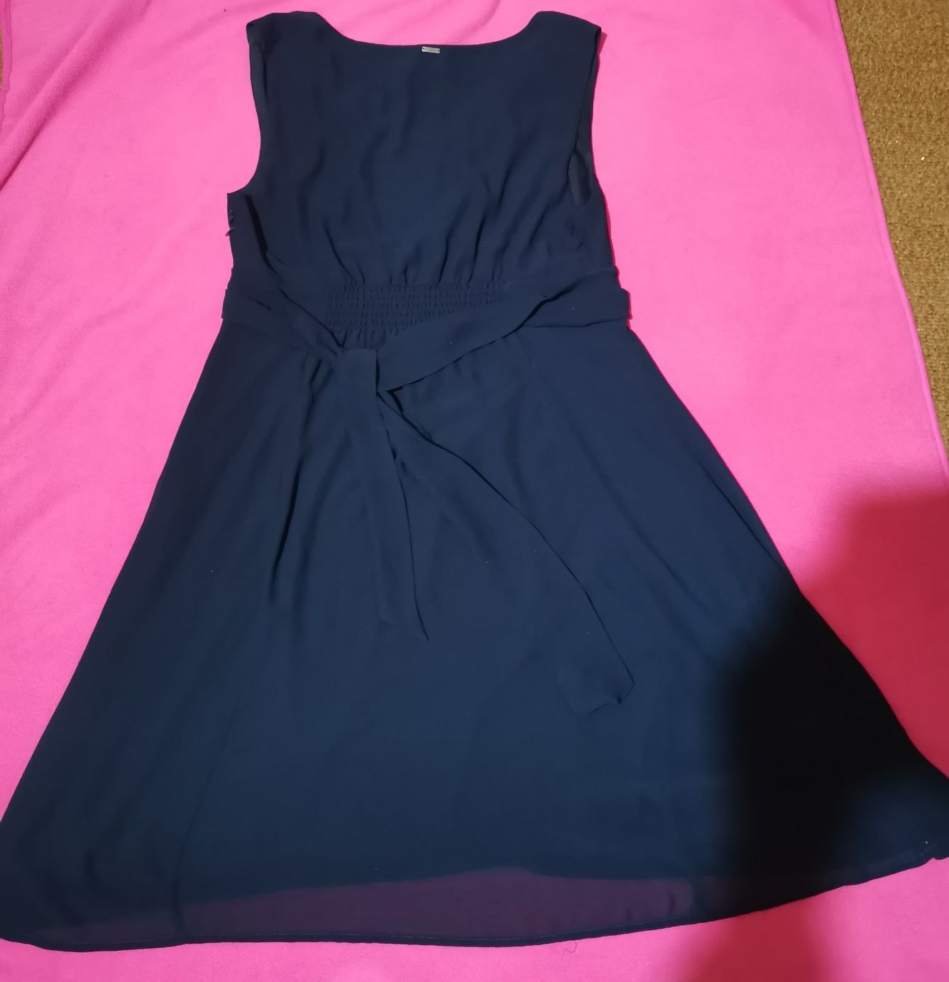 Страхотна нова тъмносиня ефирна рокля размер М