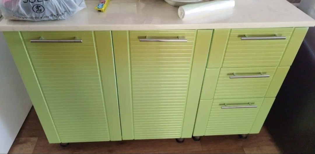 Продаю кухонный гарнитур