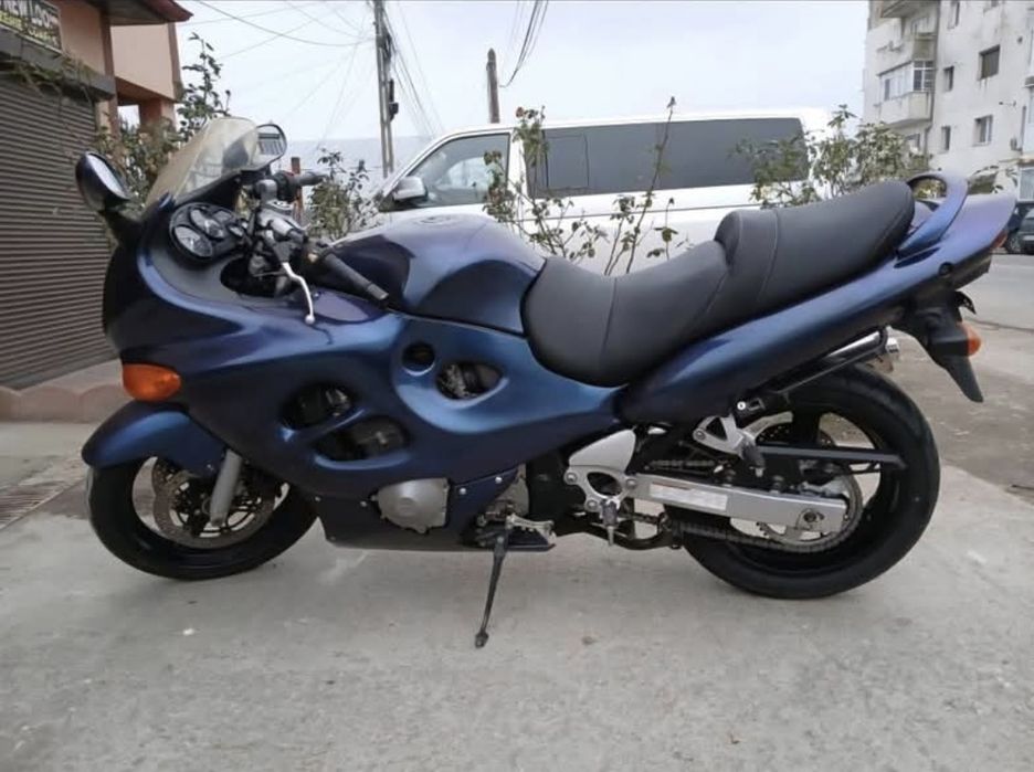 Suzuki GSX750F Katana