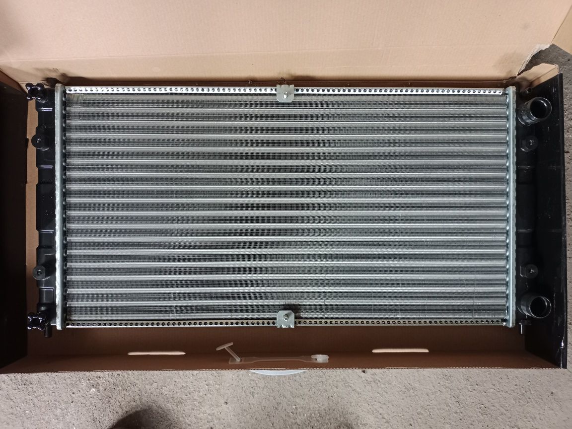Радиатор охлаждения на Шевроле Нива 2123