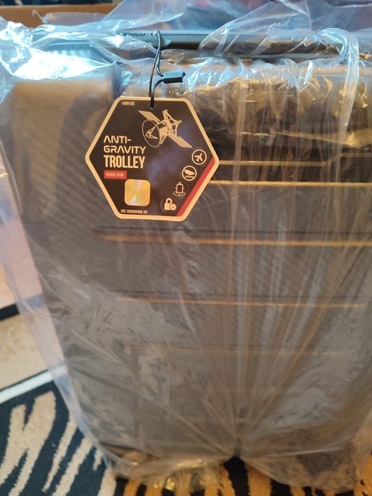 Чисто нов КУФАР С КОЛЕЛЦА NASA, ултра лек, поликарбонат, размер S