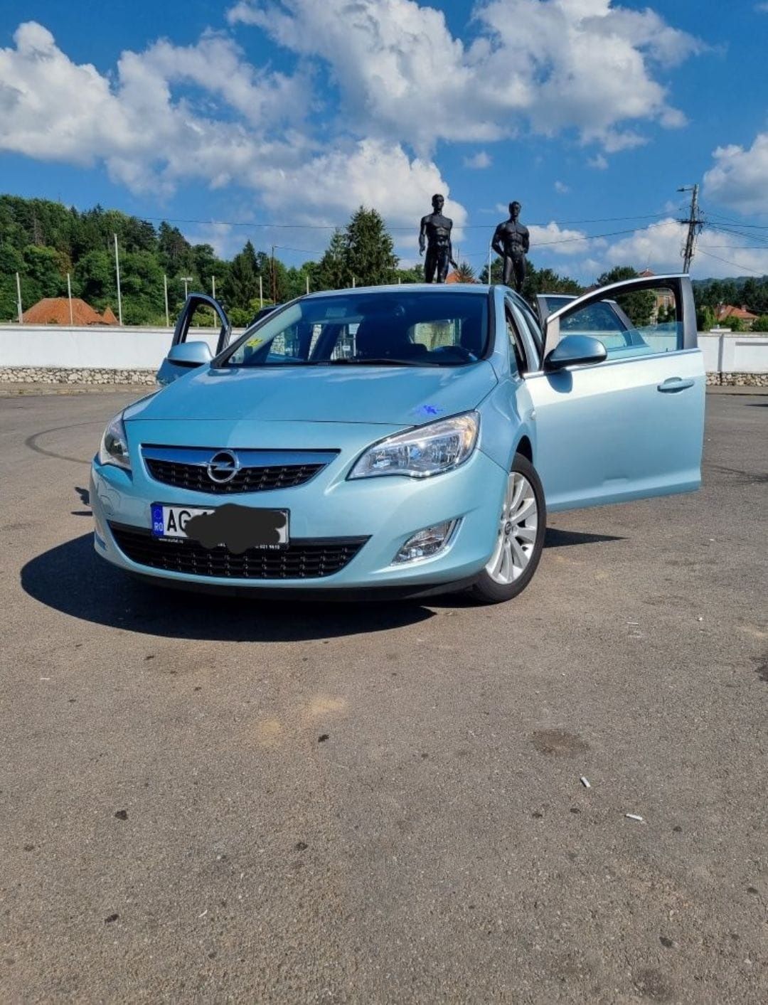 Vând Opel Astra j