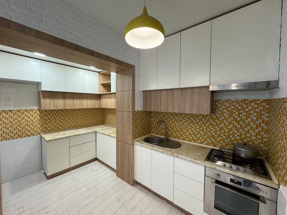 Юнусабад- 4 квартал 2/3/4 2/6 балкон кирпич 52м2 ор-тир Сезам