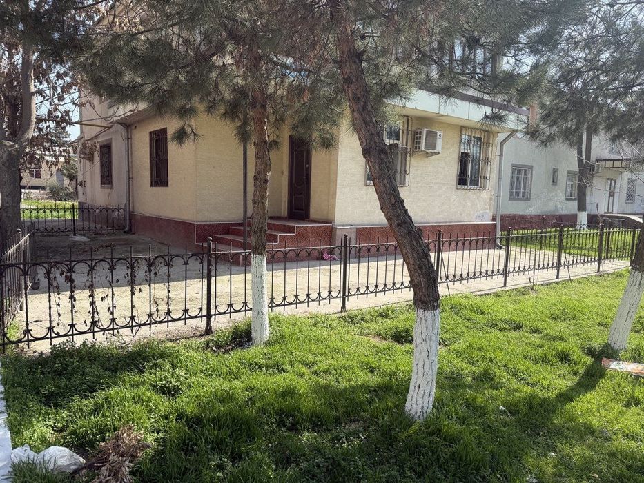 Бектемирский район. Водник.  1-й этаж. 2х комн. 54м².