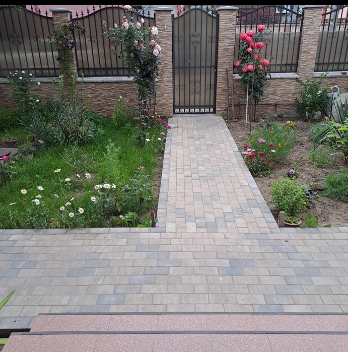 De vânzare două locuințe individuale