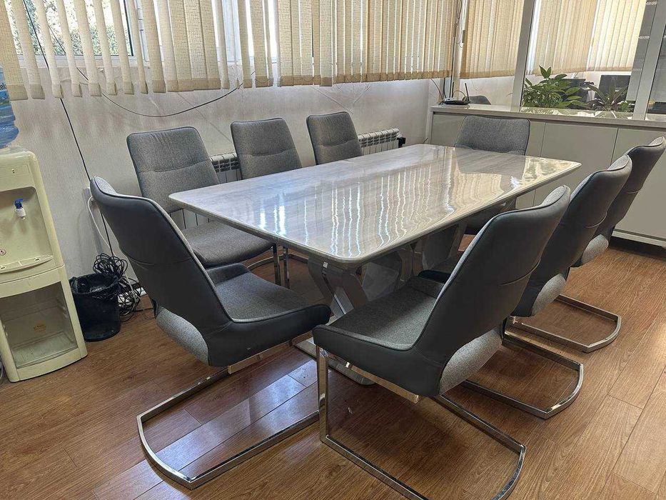 стол для переговоров