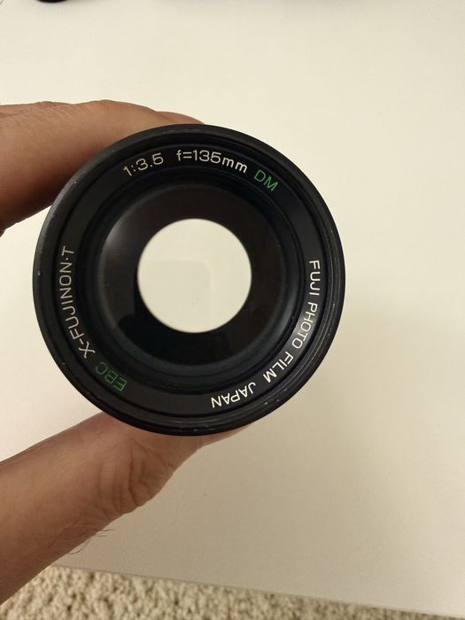 Obiectiv fujinon 135 mm f1: 3.5  este un teleobictiv fujifilm
