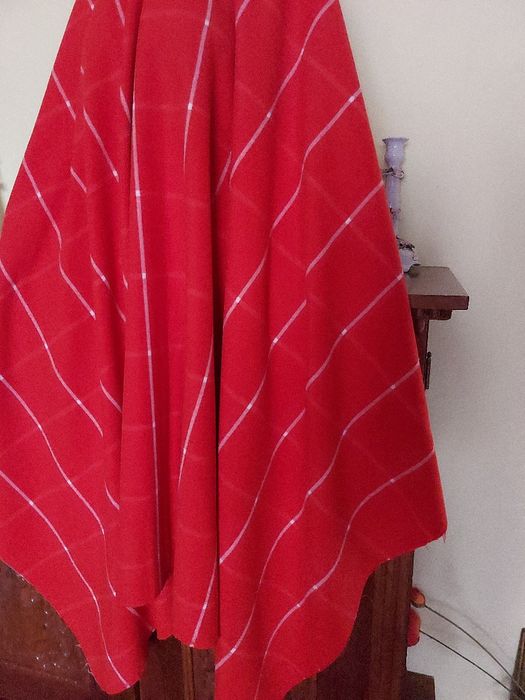 Cupon stofa lana culoare roșu flamingo plus cadou surpriza