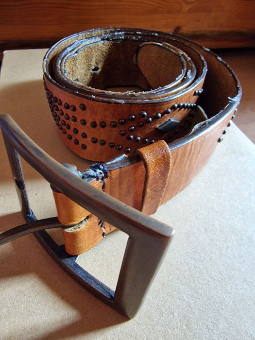 Кожен колан с капси