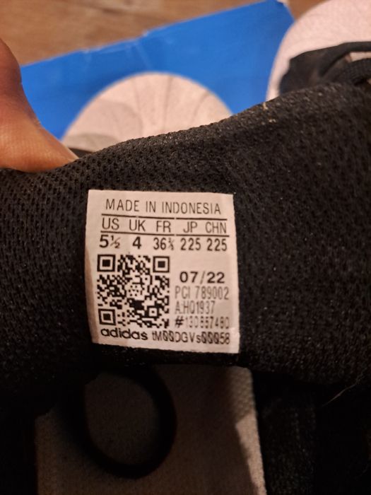 Дамски спортни маратонки .