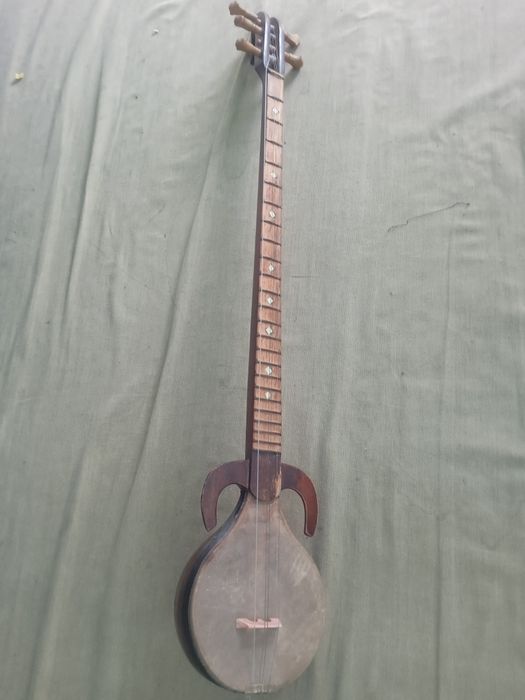 Rubob sotiladi..