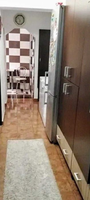 Pers. fizică vând ap. 2 cam. D-va