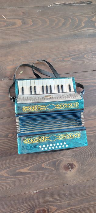 Аккордеон, пользовался не долго, срочно продам