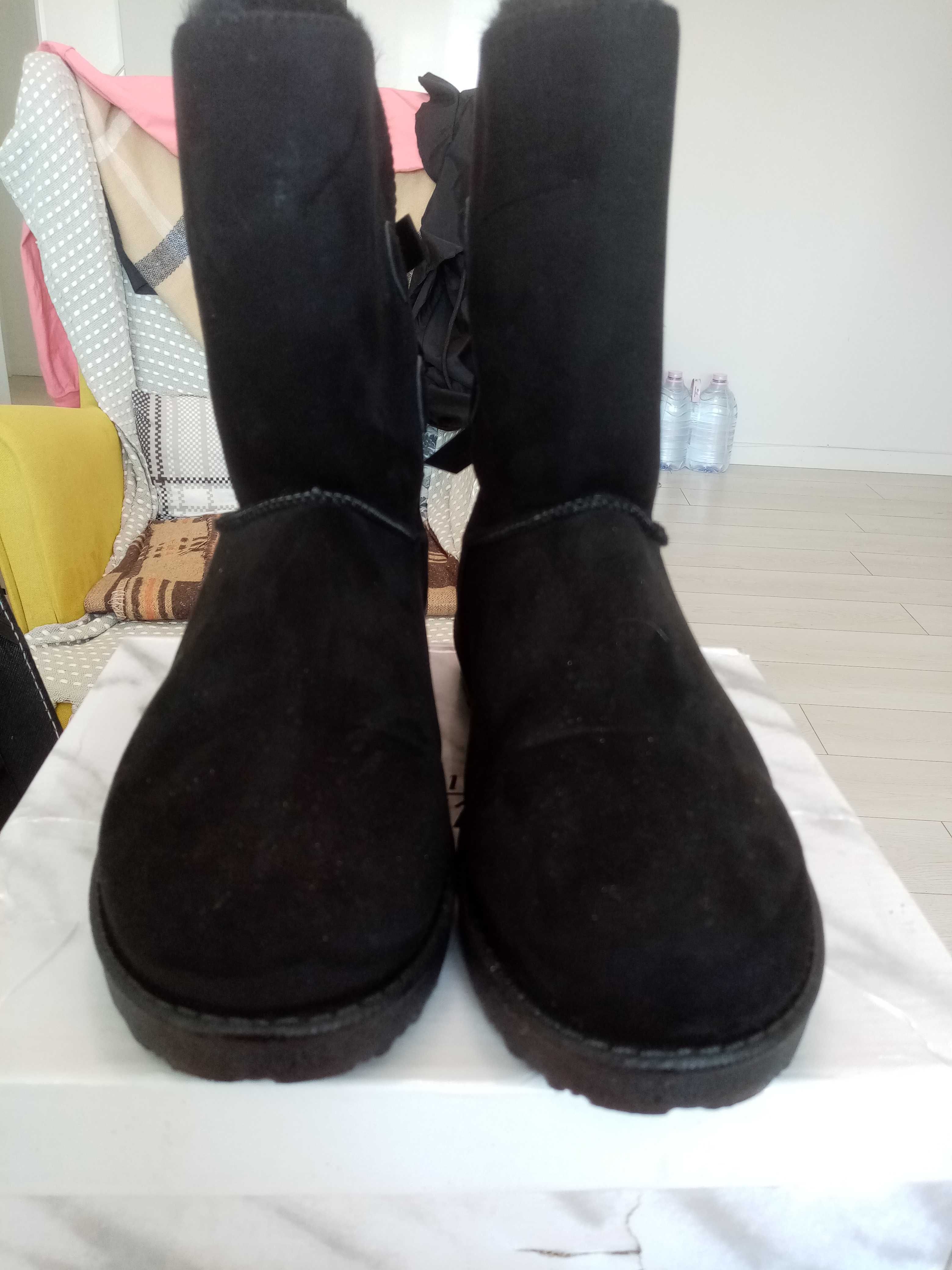 Vind cizme tip UGG nr 40