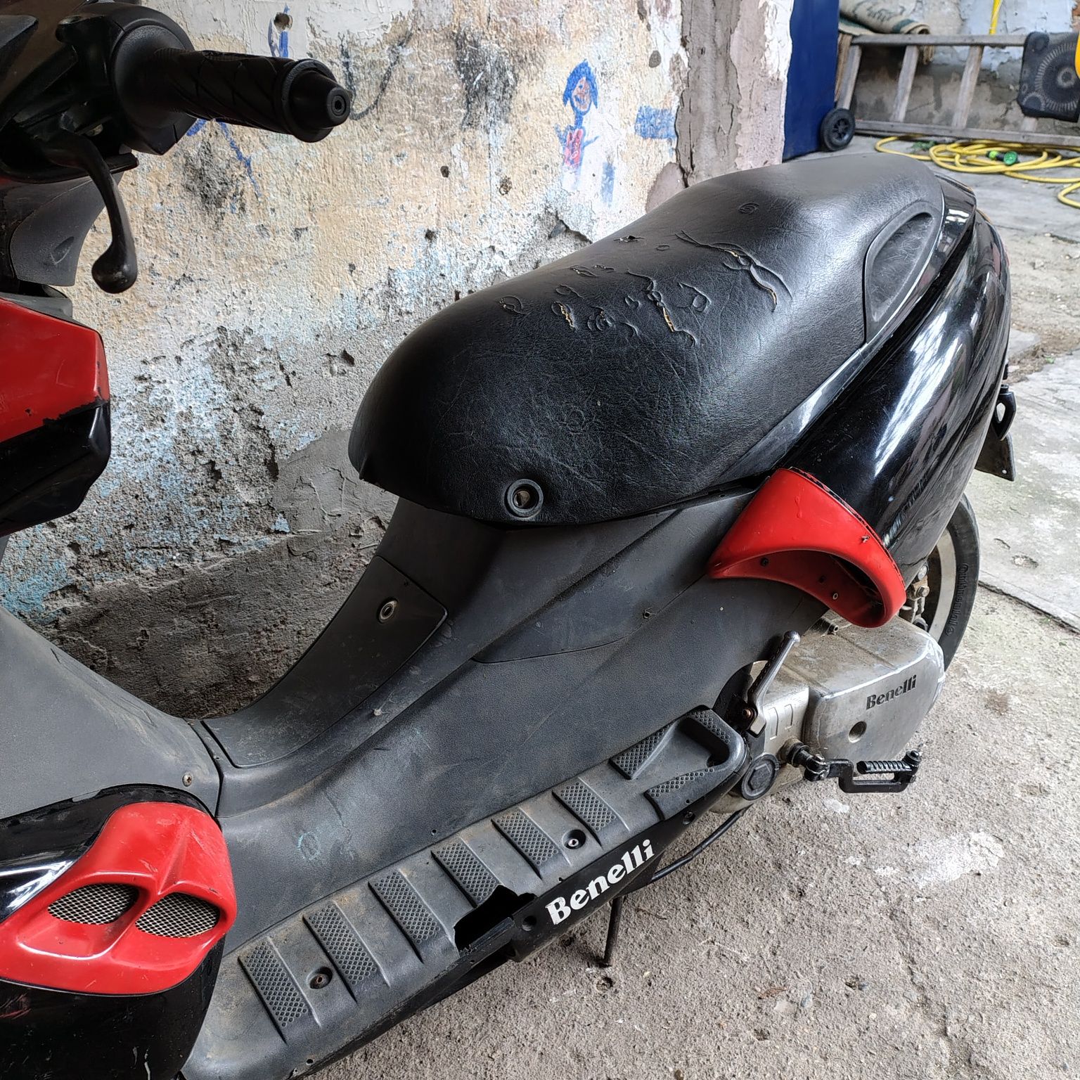 Vând Scuter Benelli 80cc, defect