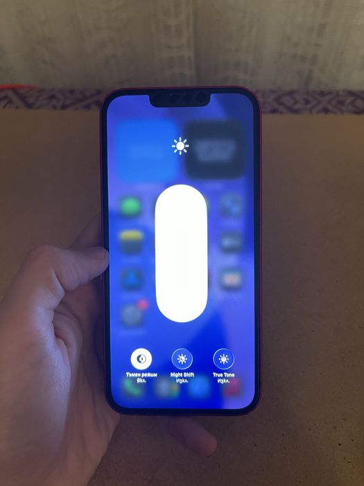 Продавам iPhone 13 Red 128 GB