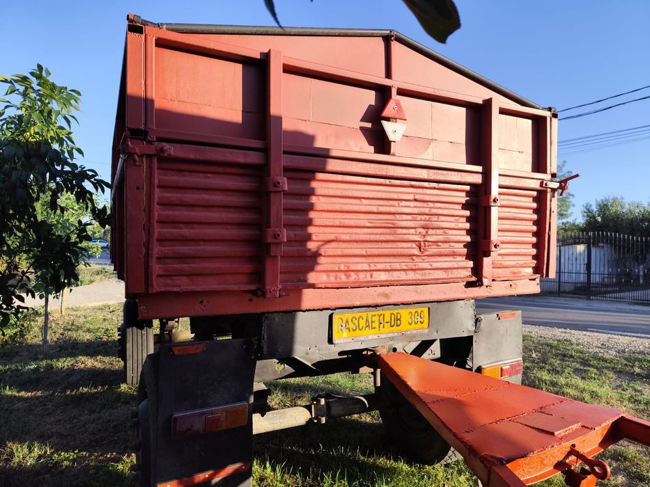 Vând remorci  preț negociabil