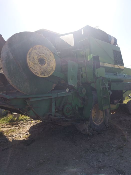Vând combina john deere 1085