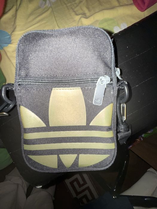 Gentuta de umar purtata dar in stare buna Adidas