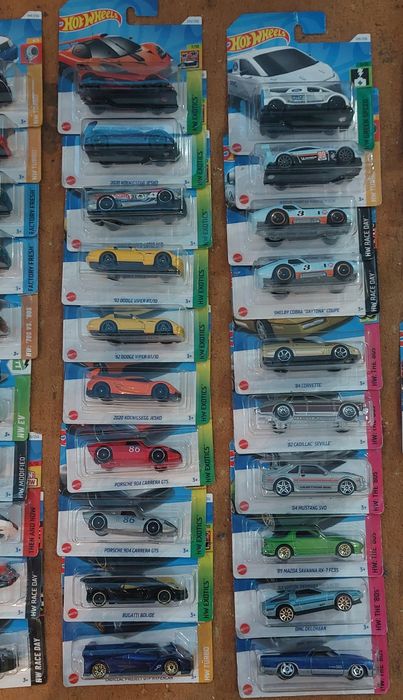 Machete Hot wheels sigilate de vânzare. Predare personala sau Easybox
