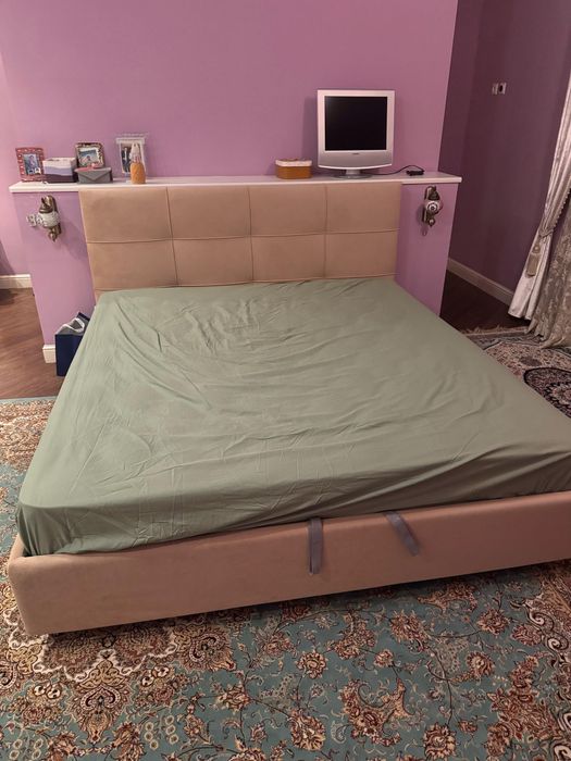 Двуспальная кровать