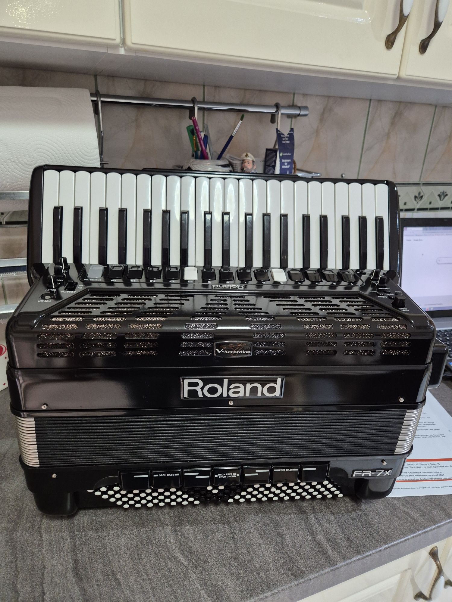 Acordeon Roland FR 7X in stare super ca Nou